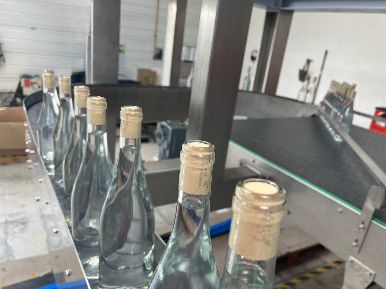 Convoyeur à dépalettisation bouteilles -ECMA- Ancenis (Loire Atlantique 44)